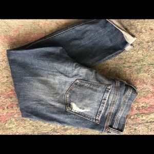 Super cute ripped boyfriend jeans!